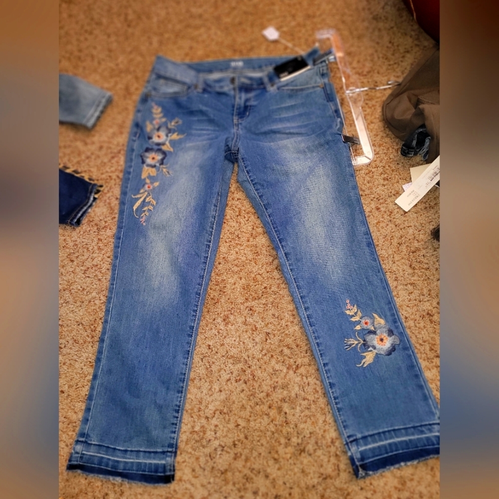 Ana Blue Jeans womenz Bootcut Embroidered Flower Design Size 6